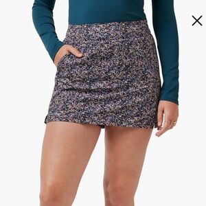 Travis Mathew Capture the Moment Skort, Cream Multi Colorway, Size Small